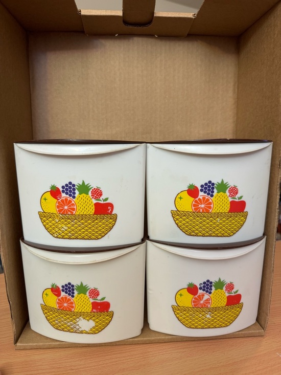 Other - 4 plastic triangular shaped containers, fruit bowl design. Some color coming off